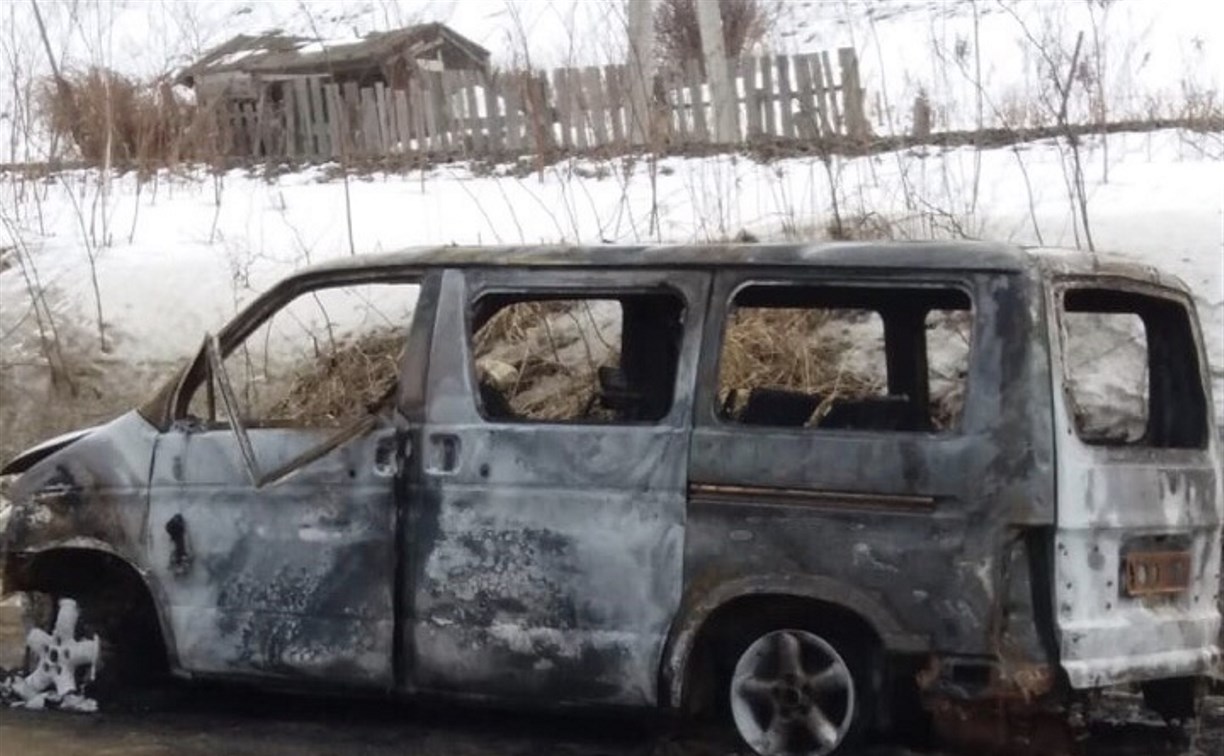 Микроавтобус сгорел в Симаково
