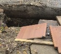 Жители села на Сахалине сами пытаются обезопасить единственный мост, который разрушается 