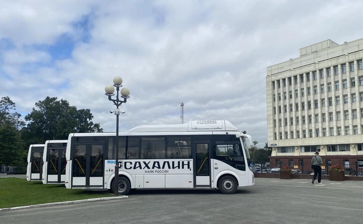Новые автобусы поступят в три района Сахалина