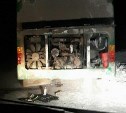 На севере Сахалина 30 мужчин в - 40 оказались на трассе в сломанном автобусе