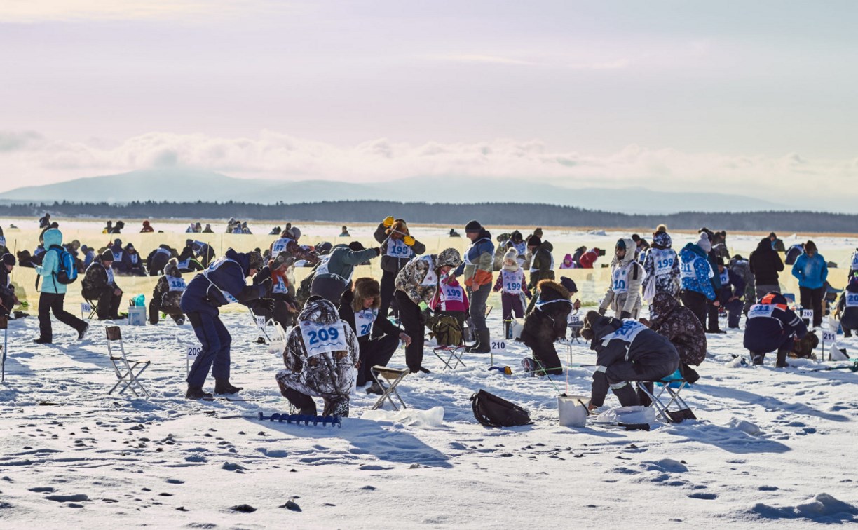 Сахалинских рыбаков приглашают на соревнования по подлёдному лову на Лютоге