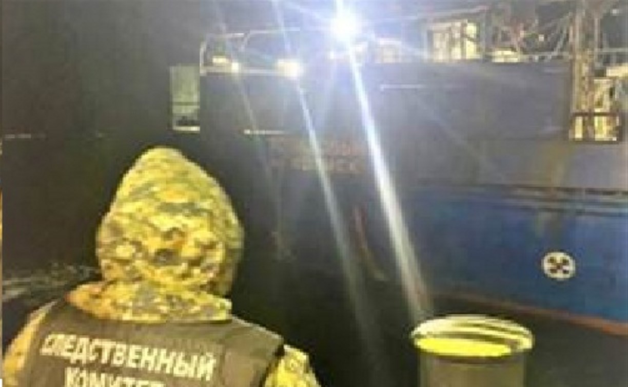 Матрос получил травмы судовым краном на борту "Топазового" и погиб в море недалеко от Сахалина