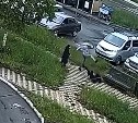 "Один избивал ногами, другой приставил пистолет": на жительницу Южно-Сахалинска напали во дворе дома 