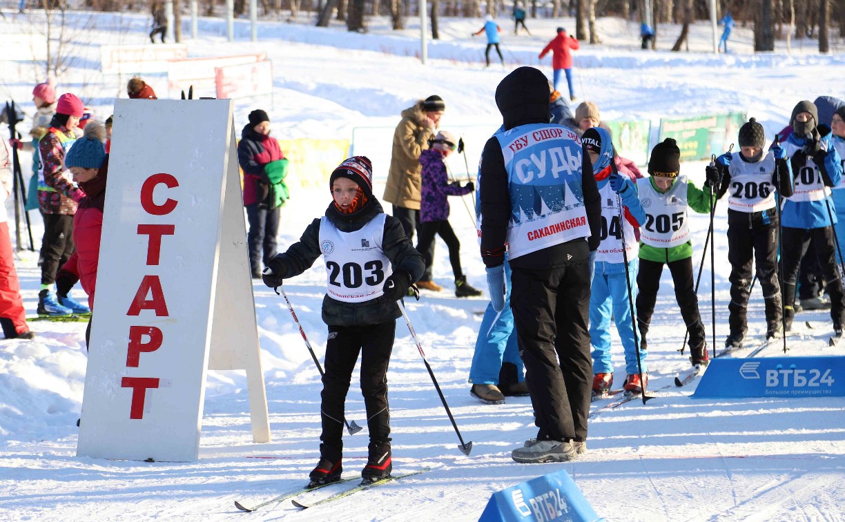 Больше 200 сахалинских лыжников сошлись в гонке на призы зимних каникул