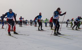 Больше 400 сахалинцев пробежали лыжный марафон в селе Троицком
