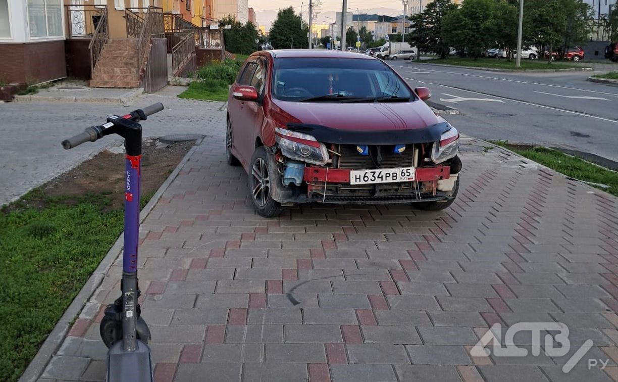 Стоянка электросамокатов в Южно-Сахалинске пополнилась Toyota Corolla Fielder