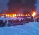 Перед «внезапным» пожаром в старом южно-сахалинском общежитии жильцы три дня вывозили вещи (ВИДЕО)