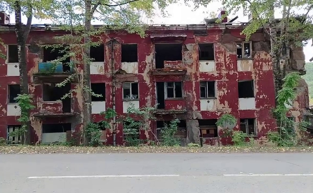 Три аварийных дома сносят в Быкове