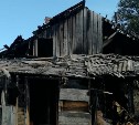 Здание горело открытым пламенем в Углегорском районе