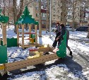В Южно-Сахалинске приводят в порядок муниципальные детские площадки