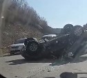 "Машина на крыше, трое пострадавших": серьезное ДТП на холмской трассе 