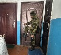 Курильчанин избил женщину и сдавил ногой её горло