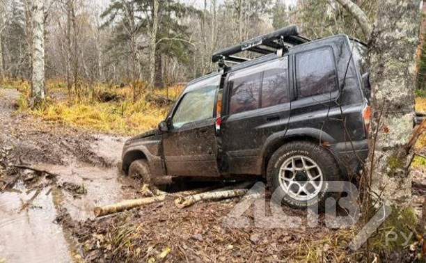 "15 км шли пешком": семья с ребенком застряла на заброшенной дороге на юге Сахалина
