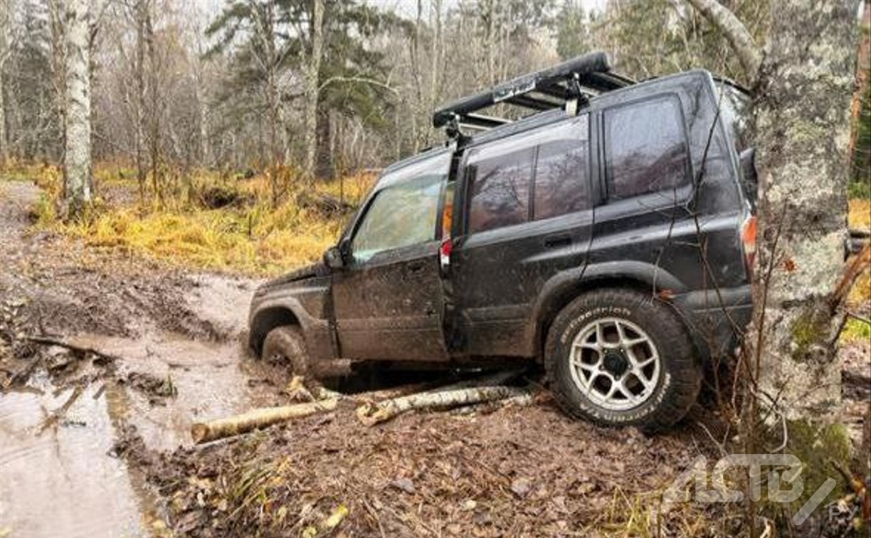 "15 км шли пешком": семья с ребенком застряла на заброшенной дороге на юге Сахалина "15 км шли пешком": семья с ребенком застряла на заброшенной дороге на юге Сахалина