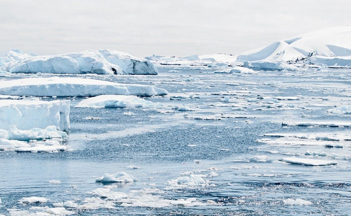 Выходить на лёд в заливе Мордвинова всё ещё опасно