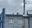 Крыша гостиницы "Турист" загорелась в Южно-Сахалинске