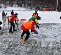 Команды двух корсаковских спортивных отделений сразились на льду