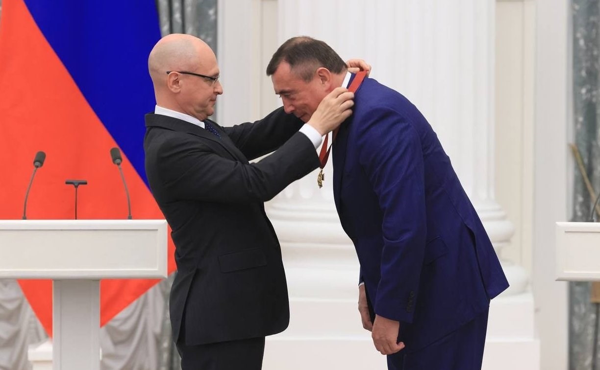 Губернатор Сахалинской области Валерий Лимаренко получил орден "За заслуги перед Отечеством" III степени
