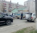 Полицейский УАЗ и Daihatsu Terios столкнулись в Южно-Сахалинске