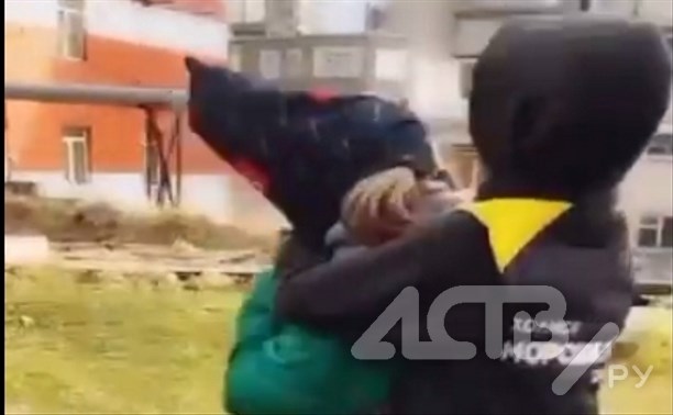 "Идём убивать": школьники на Сахалине устроили травлю двух девочек и выложили видео с нацистской символикой