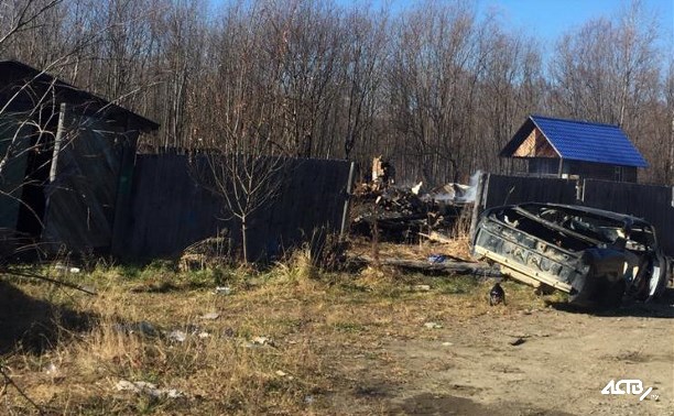 Два дома и две хозпостройки сгорели в Победино