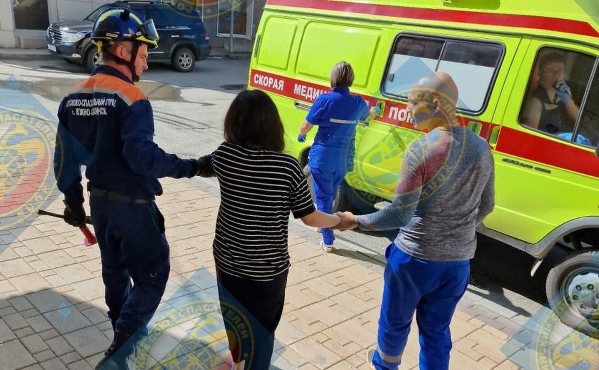 В Южно-Сахалинске взломали дверь магазина, чтобы спасти запертую в туалете девушку 