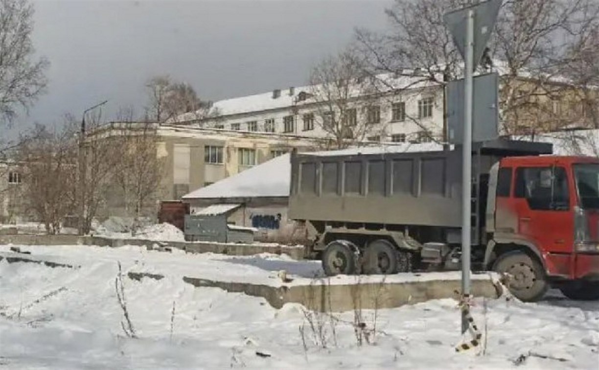 В Южно-Сахалинске снесли очередное мрачное строение, которое портило облик города 