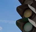 Четыре светофора отключились в Южно-Сахалинске из-за аварии 