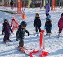 В трех детсадах Южно-Сахалинска начали заниматься горными лыжами