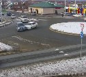 Тормозить даже не пытались: нелепое ДТП на кольце в Южно-Сахалинске попало на видео