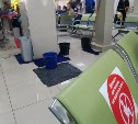 В аэропорту Южно-Сахалинска с потолка пошел дождь