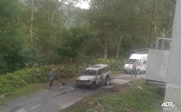 В Синегорске сгорел внедорожник