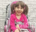Неходячей девочке с ДЦП из Южно-Сахалинска собирают деньги на реабилитацию