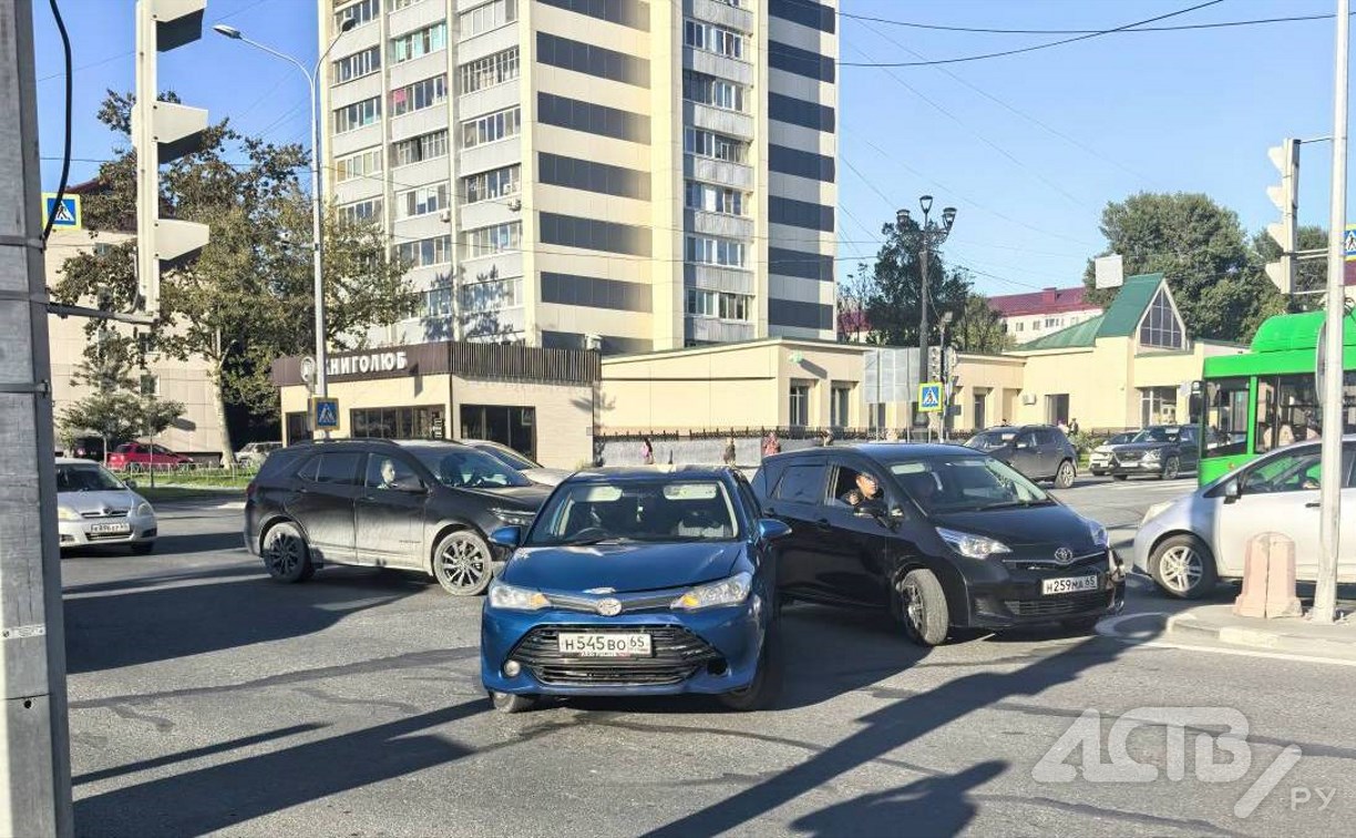 Очевидцев ДТП на перекрёстке ищут в Южно-Сахалинске