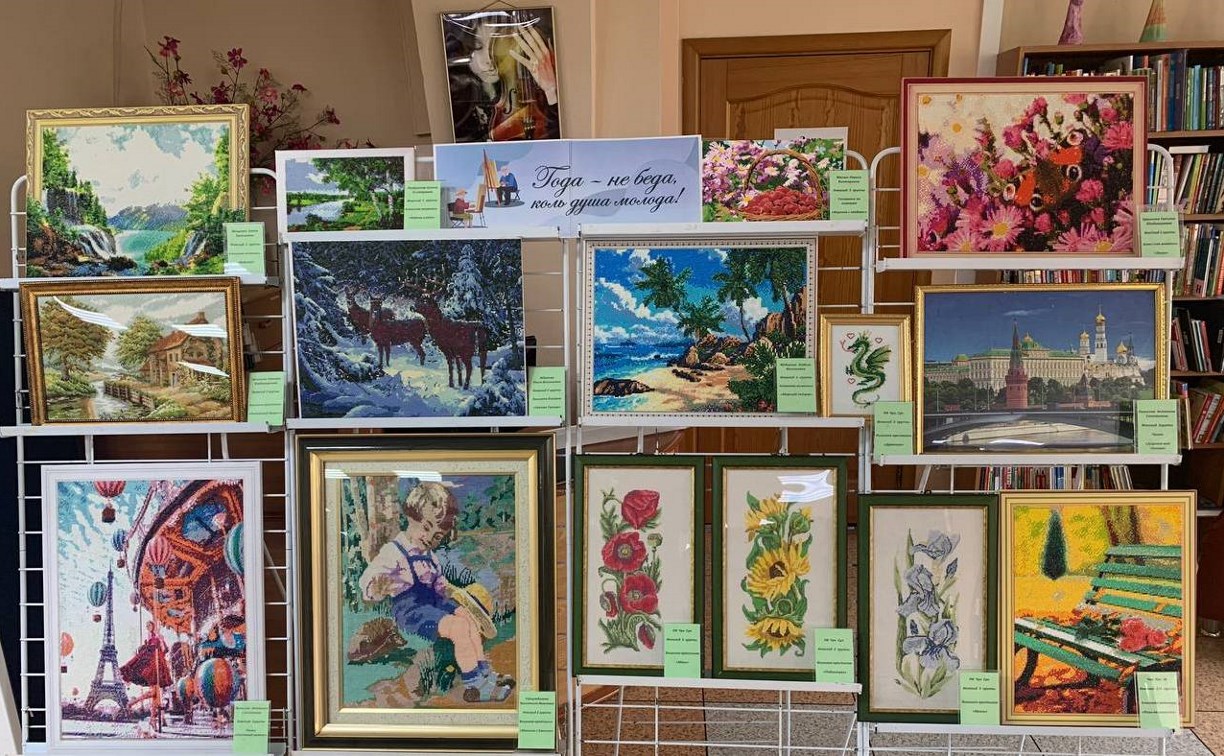 Выставка творческих работ маломобильных южносахалинцев открылась в областной библиотеке