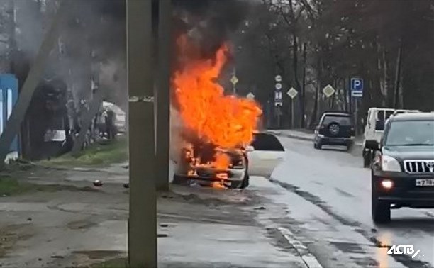 Toyota Corolla загорелась в Троицком