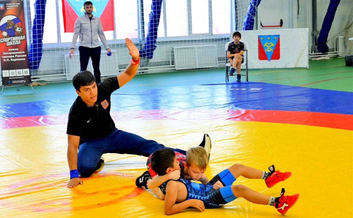 Открытый турнир по спортивной борьбе прошёл в Шахтёрске