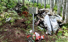 Сахалинские поисковики установили памятную табличку на горе Красной 
