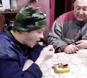 Сахалинские коммунальщики 23 февраля обедали армейским пайком
