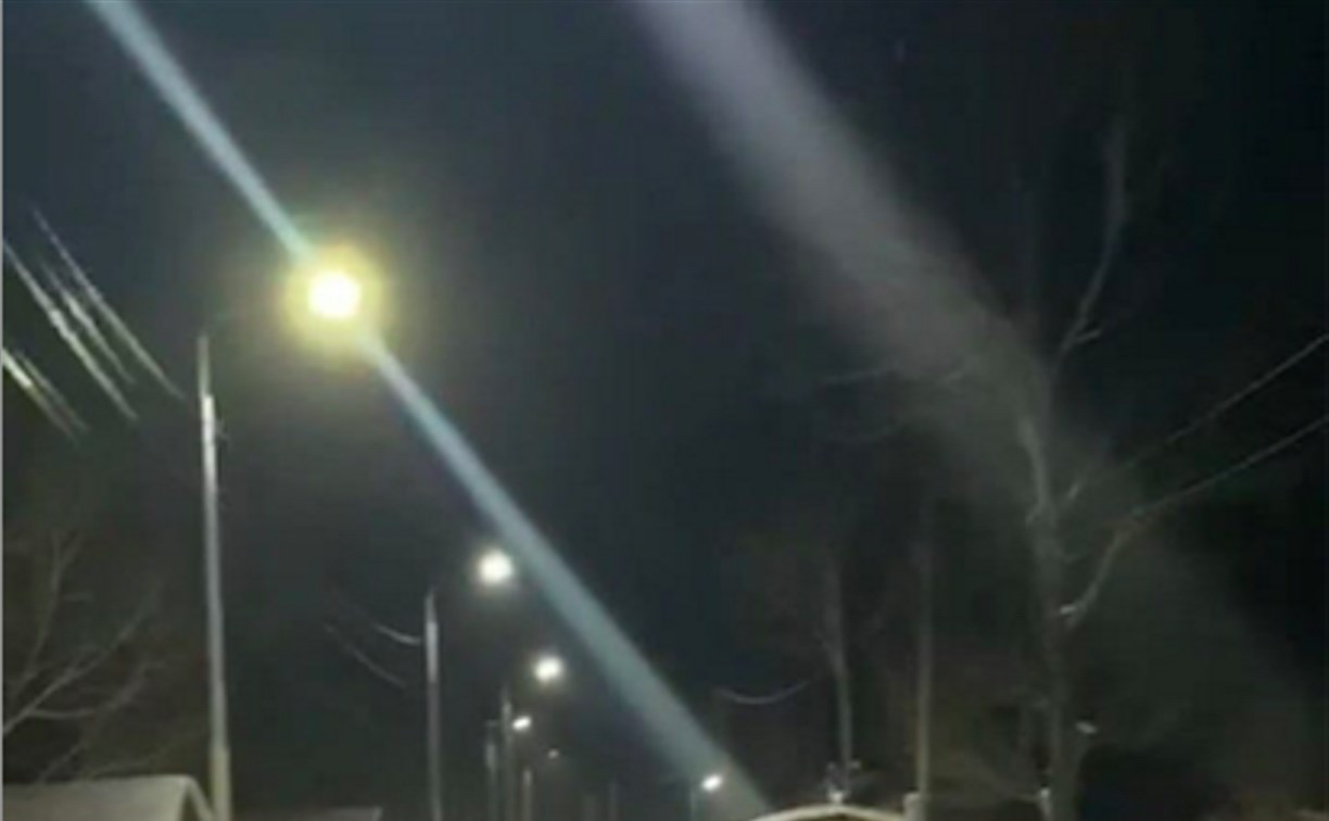 В Бошняково оперативно починили фонарь, который не работал год