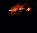 Расселенный дом горел в Холмском районе