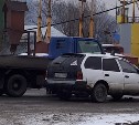 Универсал и небольшой грузовик столкнулись в Южно-Сахалинске