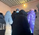 На Сахалине иностранцы ночуют у паспортного стола, чтобы продлить регистрацию
