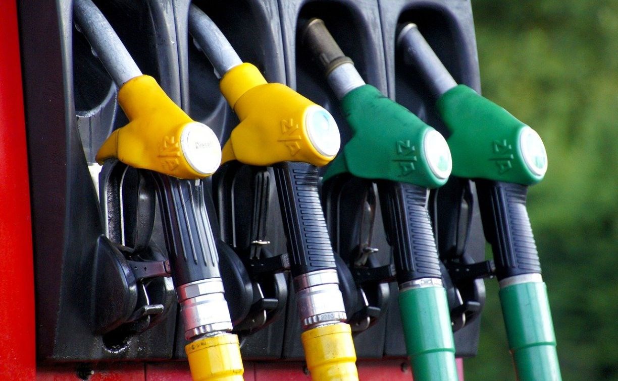 Бензин упал в цене на ещё одной АЗС в Южно-Сахалинске