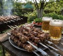 Врач объяснила, почему шашлык лучше не запивать пивом