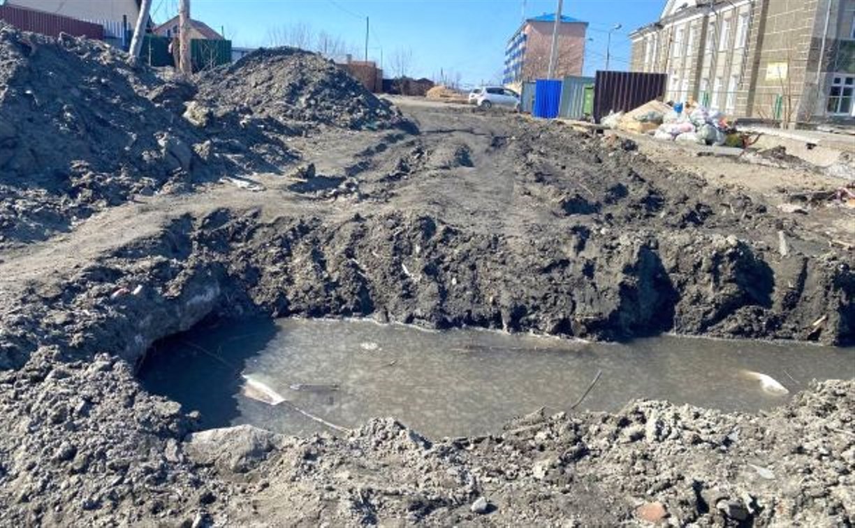 Источник: коммунальщики в Поронайске сделали грязевую полосу препятствий для школьников