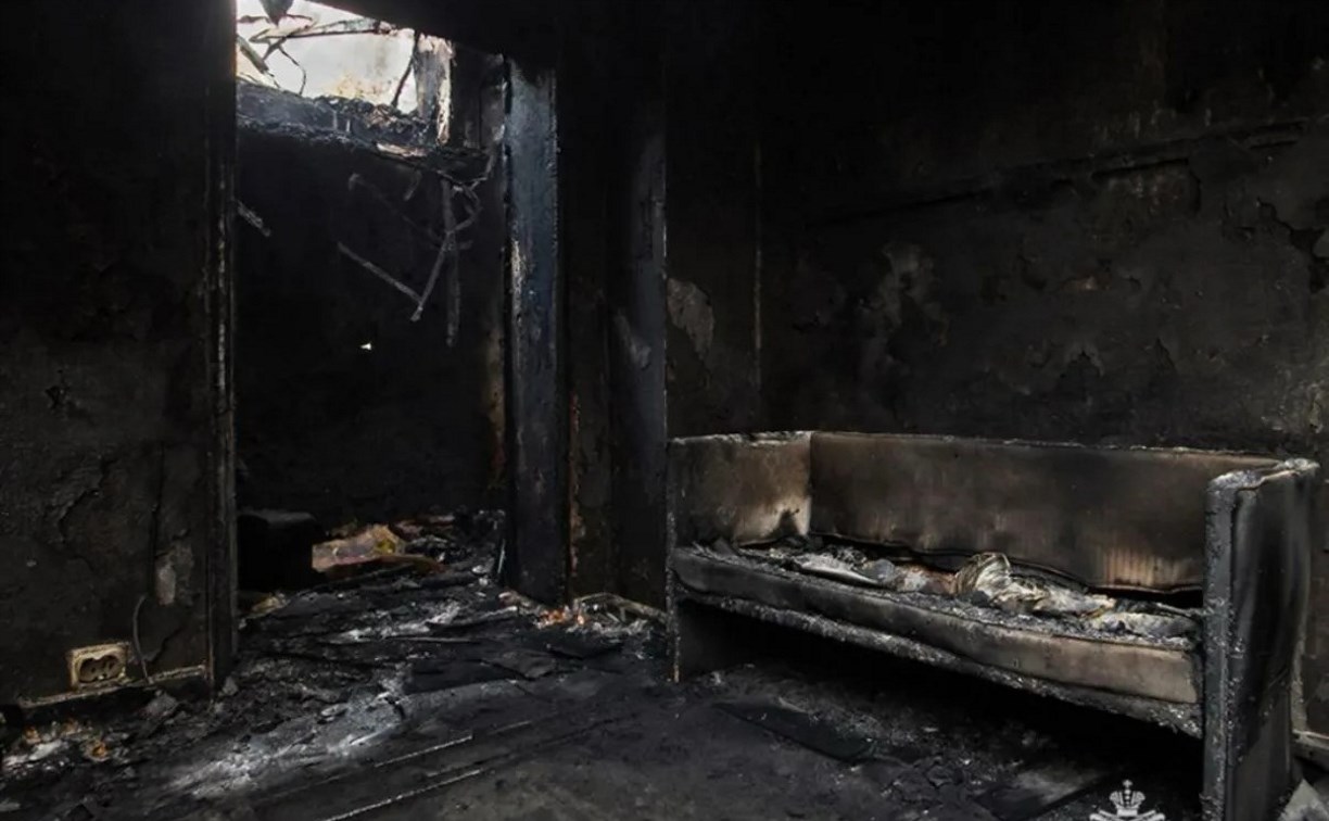 На Сахалине мужчина уснул с непотушенной сигаретой и спалил съёмную квартиру