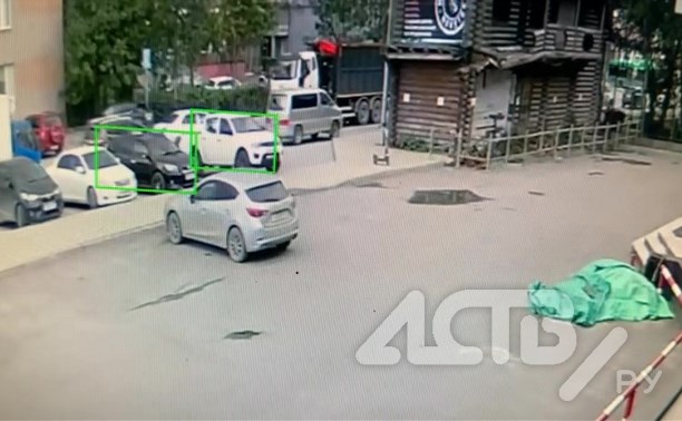 В Южно-Сахалинске на видео попал "крутой" разворот автомобилиста