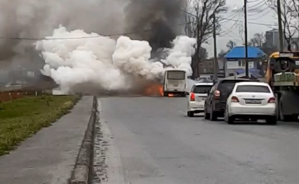 Рейсовый автобус загорелся в Корсакове