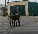 Появились кадры задержания одного из участников ОПГ, которая похитила человека на Сахалине